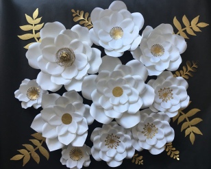10 white paper flowers with gold leaves